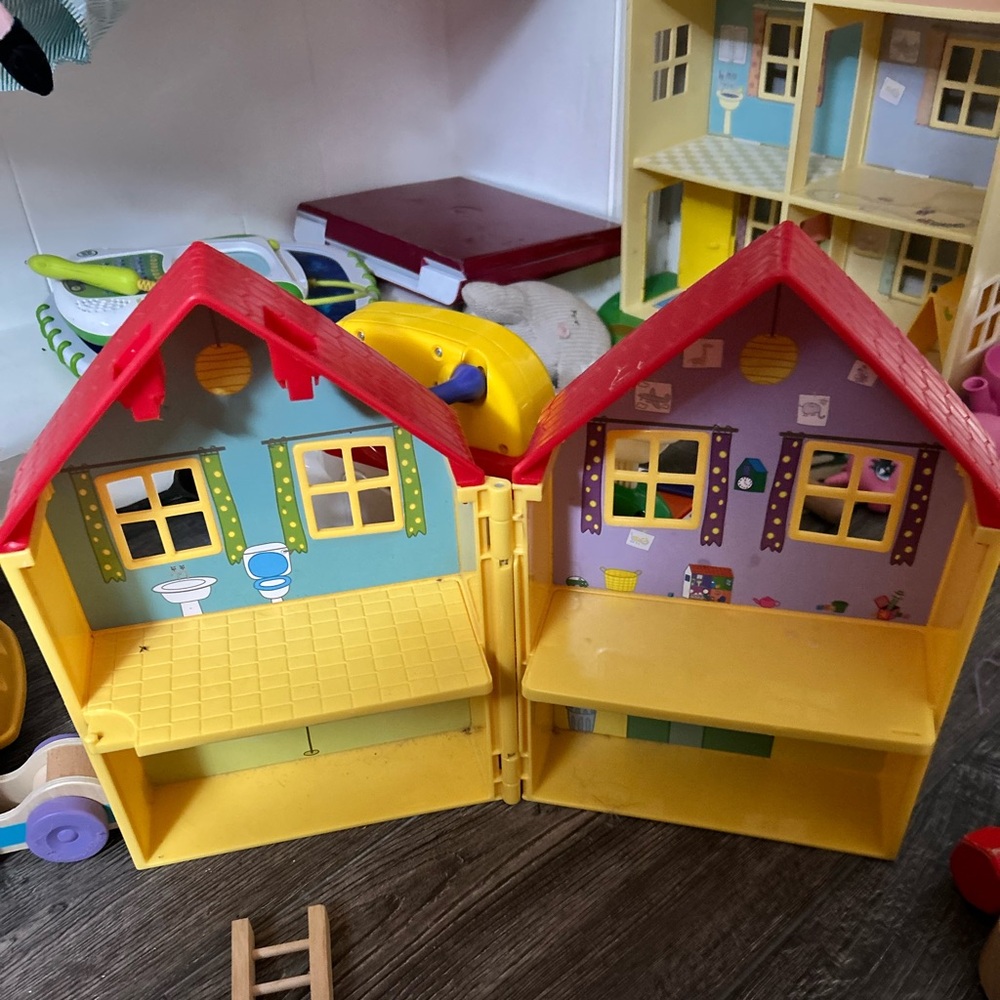 Peppa Pig Deluxe House Playset.
